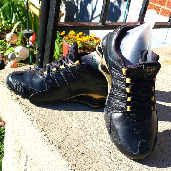 Nike Shoes - 🖤💛 Rare NIKE Shox NZ 8.5 womens black and gold 🖤💛 Pittsburgh